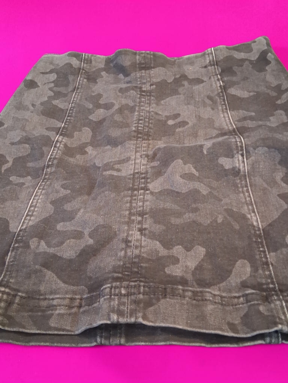 Free People brand denim mini skirt Womens Size 4 Summer Trendy Cute Black Camo
